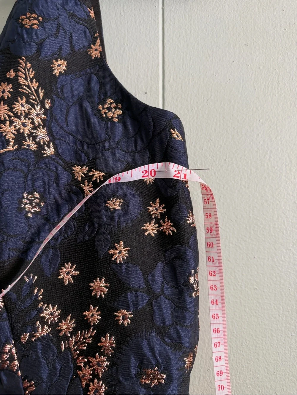 kate spade Navy and Metallic Gold Floral Fit-and-Flare Dress PTP 21 inches L36